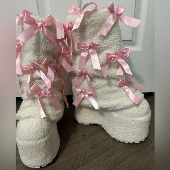 NWOB Dolls Kill / Sugar Thrillz Pinky Promise Snuggle Wonderland Platform Boots - Picture 3 of 6
